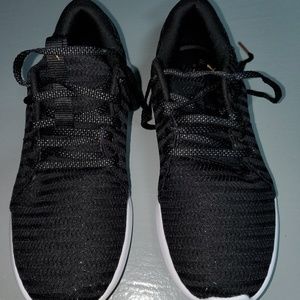 Puma Women's Black Tennis Shoes Size 8.5